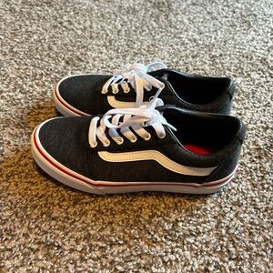 Youth Size 2 Vans Ward Jersey Blackk/White new in box